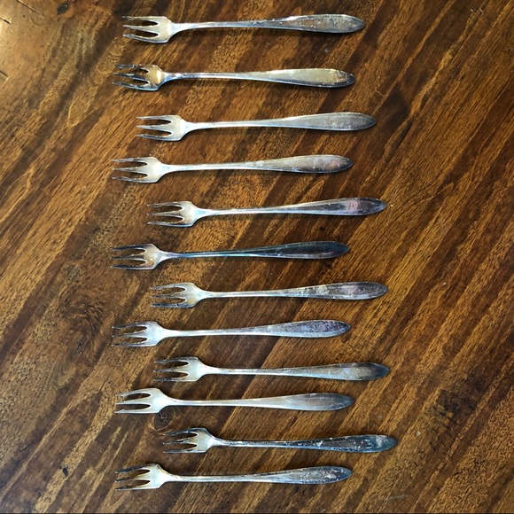 Set of 12 vintage community plate pickle forks - Picture 5 of 6